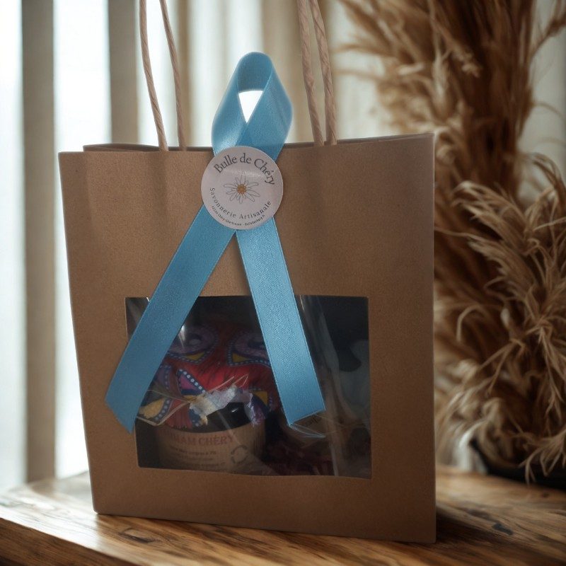 Coffret Découverte Bulle de Chéry – soins artisanaux naturels avec savon, shampoing solide, dentifrice, baume à lèvres, fleur de douche bambou et porte-savon aimanté.